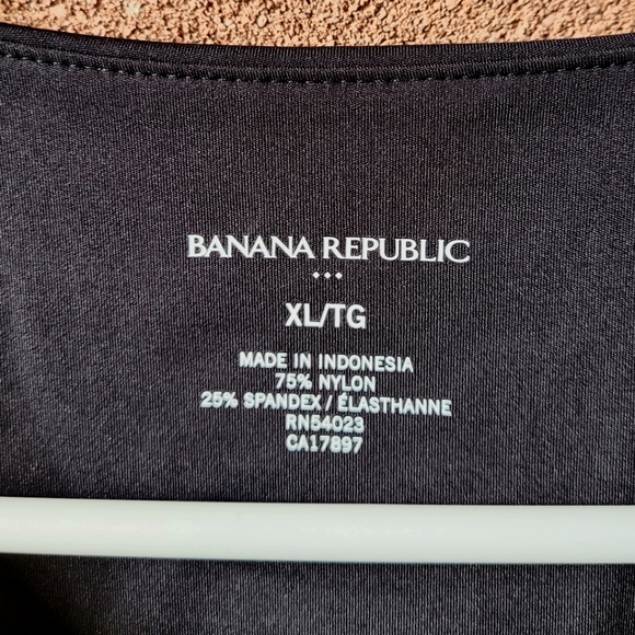 🌵2/$25🌵XL High Neck Unlined Sports Bra - Banana Republic - Picture 3 of 5